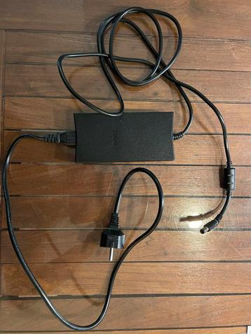 Dell laptop lader of adapter met grote pin beschikbaar voor biedingen