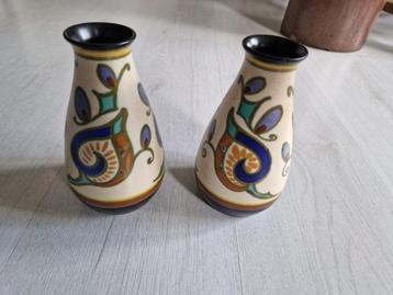 2 oude vaasjes plateel Gouda Holland beschikbaar voor biedingen