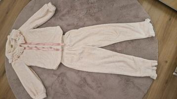 prachtig huispak/pyjama beschikbaar voor biedingen