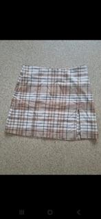 Distrikt rokje, Ophalen of Verzenden, Zo goed als nieuw, Zwart, Boven de knie