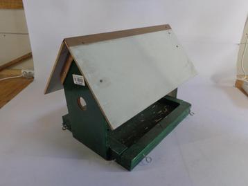 Groot voederhuis beschikbaar voor biedingen