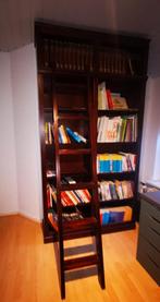 Antieke boekenkast met originele trap, Huis en Inrichting, Kasten | Boekenkasten, 25 tot 50 cm, Gebruikt, Ophalen of Verzenden