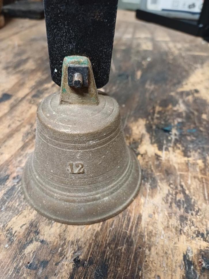 Ouderwetse bronzen deurbel met nummer 12, Antiek en Kunst, Antiek | Koper en Brons, Brons, Ophalen of Verzenden