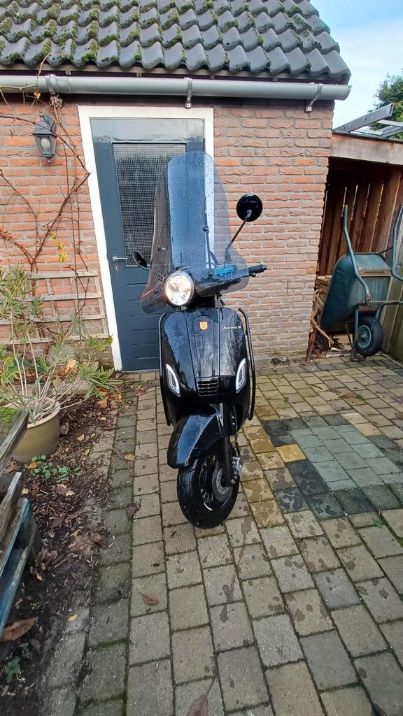 La Souris bromscooter - Zwart, Fietsen en Brommers, Scooters | Overige merken, Gebruikt, Maximaal 45 km/u, Benzine, Ophalen