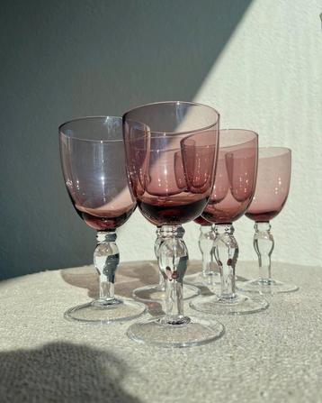 Vintage wijnglazen Amethyst paars sierlijk glaswerk beschikbaar voor biedingen