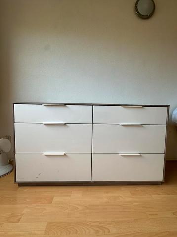 Wit met hout laden kast 6 lades beschikbaar voor biedingen
