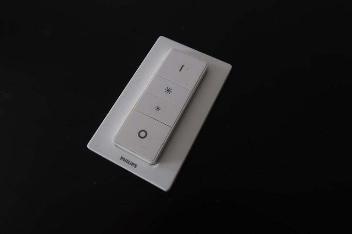 Philips Hue Dimmer Switch – draadloze slimme lichtschakelaar, Huis en Inrichting, Lampen | Hanglampen, Zo goed als nieuw, Minder dan 50 cm