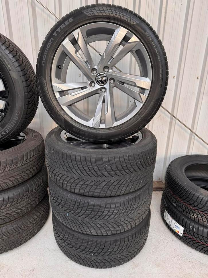 Diverse vw Tiguan sets ( R line ) incl winterb vanaf € 299,-, Auto-onderdelen, Banden en Velgen, Velg(en), Winterbanden, 17 inch