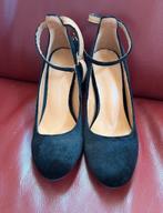 Zwarte Velvet Hakken met Enkelbandje - Maat 35, Kleding | Dames, Ophalen of Verzenden, Zo goed als nieuw, Zwart, Pumps