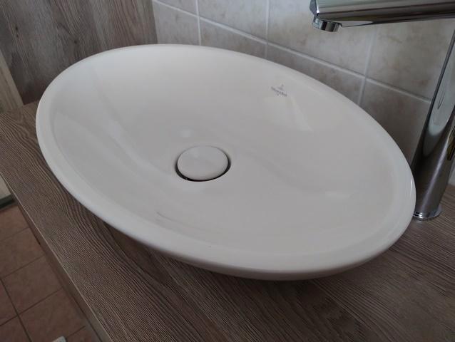 Z.g.a.n. Villeroy & Boch ovale waskom, Huis en Inrichting, Badkamer | Badkamermeubels, Zo goed als nieuw, Overige typen, Minder dan 100 cm