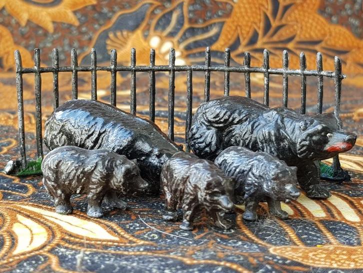 Beren en welpen zeldzaam antiek Engels speelgoed van tin., Antiek en Kunst, Antiek | Speelgoed, Ophalen of Verzenden