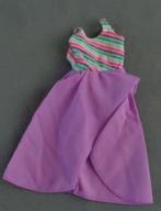 1984 vintage Mattel BARBIE FUN FASHIONS 2088 paars jurk purp, Verzamelen, Poppen, Gebruikt, Ophalen of Verzenden, Kleertjes