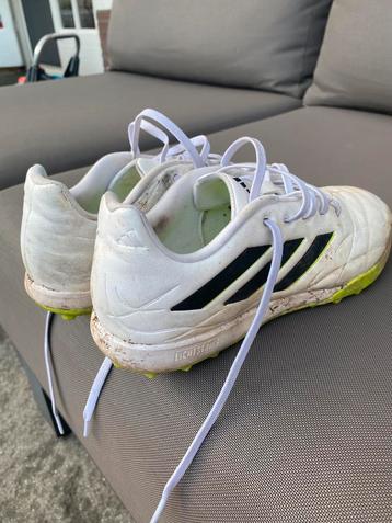 Voetbalschoen Adidas maat 39 beschikbaar voor biedingen
