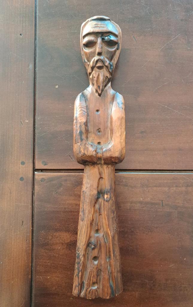 Hand gesneden houten beeld van een Chinese monnik met pij., Antiek en Kunst, Kunst | Beelden en Houtsnijwerken, Ophalen of Verzenden