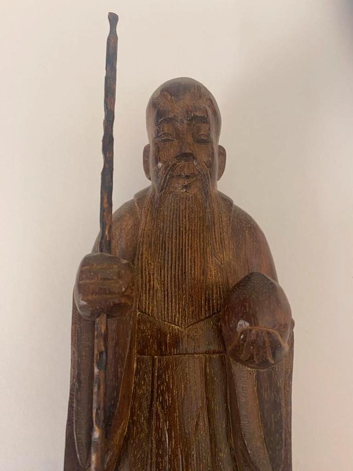 Houten Chinese God met Stolp Onderzetter, Antiek en Kunst, Kunst | Beelden en Houtsnijwerken, Ophalen of Verzenden