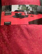 Kerst tafelkleed 250 x 145 velvet rood mee glitters, Diversen, Kerst, Ophalen of Verzenden, Zo goed als nieuw