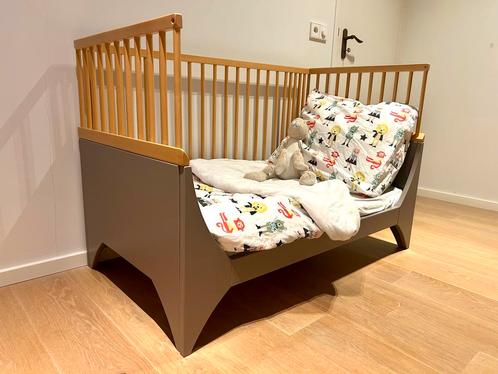 Sebra Yomi groeibed, beuken met bruin, Kinderen en Baby's, Kinderkamer | Bedden, Zo goed als nieuw, Minder dan 140 cm, 70 tot 85 cm