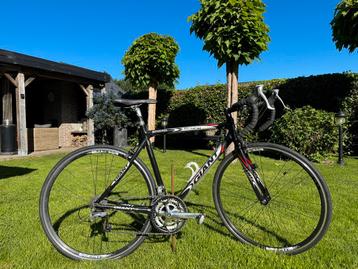 Giant wielren fiets beschikbaar voor biedingen