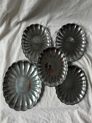 Vintage Franse RVS bloemvormige inox schaaltjes set 5 stuks beschikbaar voor biedingen