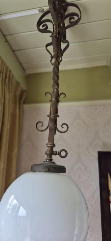 Antieke hanglamp beschikbaar voor biedingen