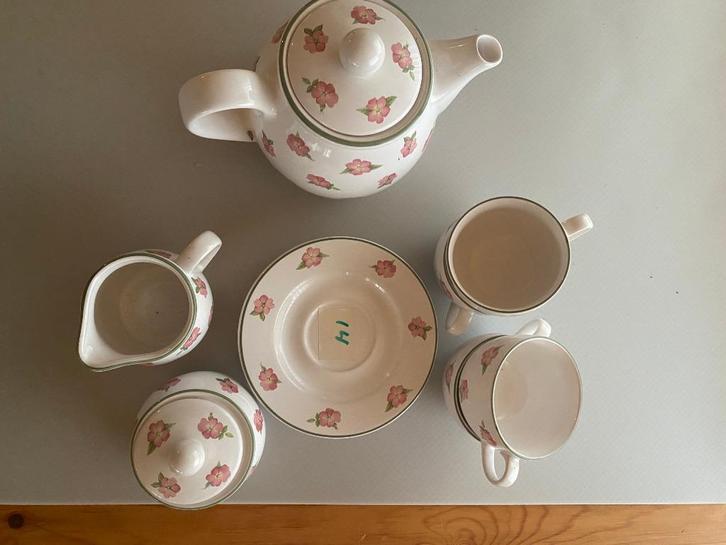 Theeservies Duinroosje Marolein Bastin theepot kopjes melkan, Antiek en Kunst, Curiosa en Brocante, Ophalen of Verzenden