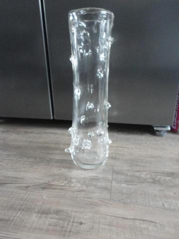 LANGE MOOIE  VAAS VAN GLAS MET DOORNS//MURANO beschikbaar voor biedingen