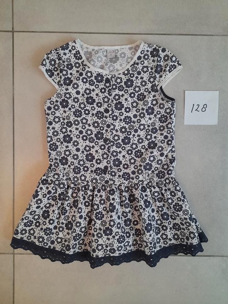 Nieuw bloemenjurkje. Maat 128., Kinderen en Baby's, Kinderkleding | Maat 128, Nieuw, Meisje, Jurk of Rok, Ophalen of Verzenden