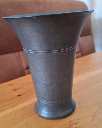 Tinnen vaasje/ beker De Poorter beschikbaar voor biedingen