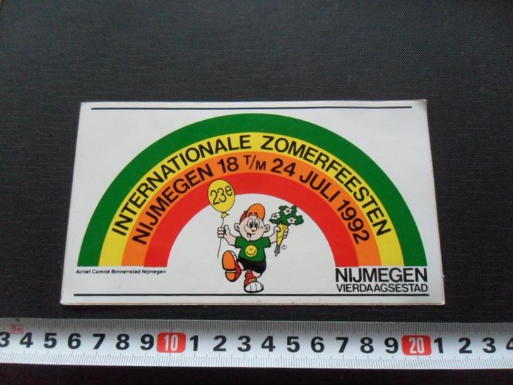 sticker Nijmegen 23e  Vierdaagsestad 1992 Zomerfeesten, Verzamelen, Stickers, Zo goed als nieuw, Bedrijf of Vereniging, Ophalen