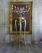 Vergulde staander met guirlandes, Ophalen