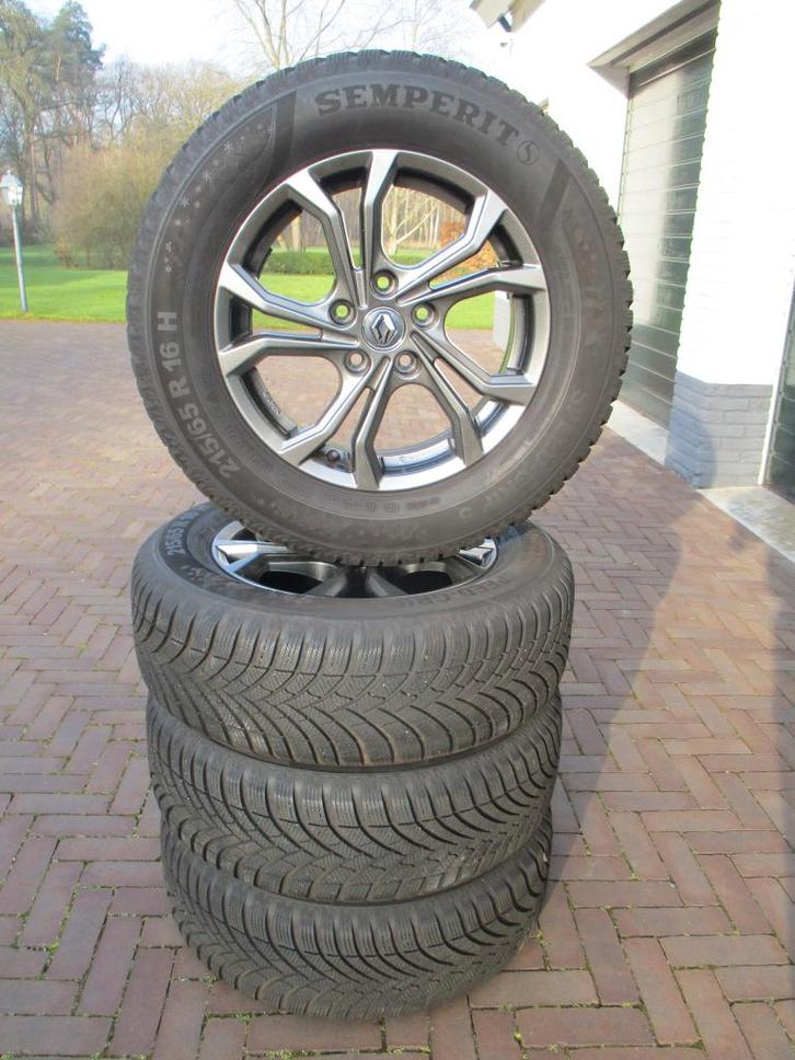 Originele Renault Captur 16 inch winterbanden NIEUWSTAAT, Auto-onderdelen, Banden en Velgen, Banden en Velgen, Winterbanden, 16 inch