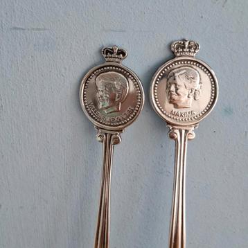 2 verzilverde theelepels Willem-Alexander & Máxima beschikbaar voor biedingen