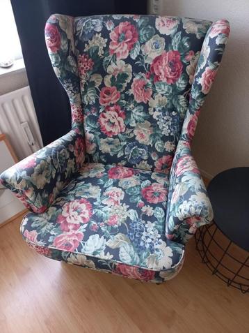 Oorfauteuil met bloemenprint comfortabel beschikbaar voor biedingen