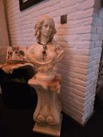 Borstbeeld op pilaar met konijnenbont, Ophalen of Verzenden