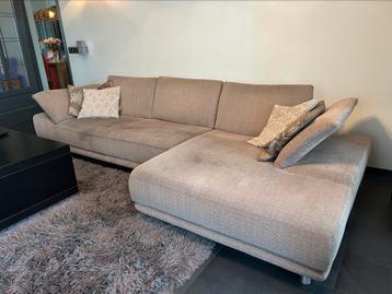 Beige bruin bank in Reusel beschikbaar voor biedingen
