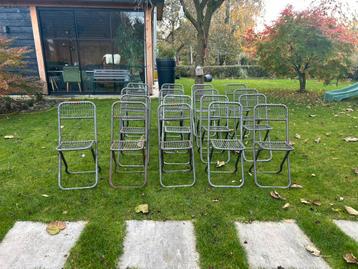legerstoelen/ metalen klapstoelen (17 stuks,1950–1970) beschikbaar voor biedingen