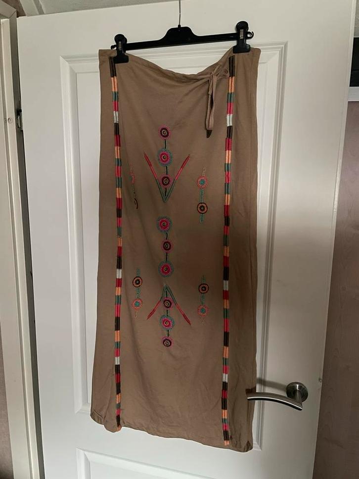 Isla Ibiza Bonita lange rok maat M (40) Camel, Kleding | Dames, Rokken, Zo goed als nieuw, Maat 38/40 (M), Bruin, Onder de knie