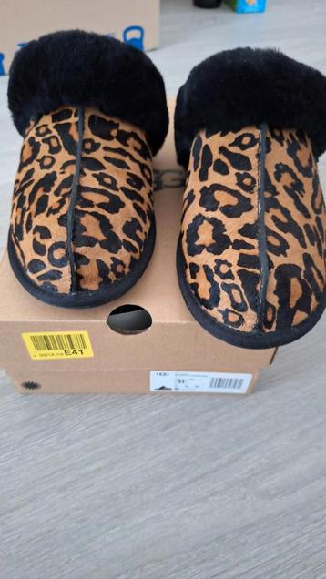 UGG Pantoffels - Maat 42 beschikbaar voor biedingen