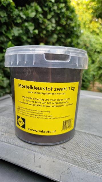 Mortelkleurstof, zwart, merk Sakrete, 1 kg, pot bijna vol beschikbaar voor biedingen