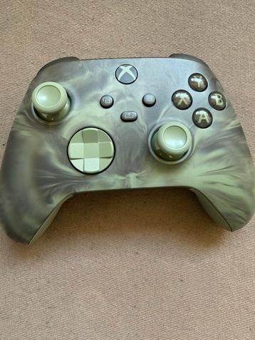 Xbox Controller Gloednieuw (Series S / X en One) beschikbaar voor biedingen