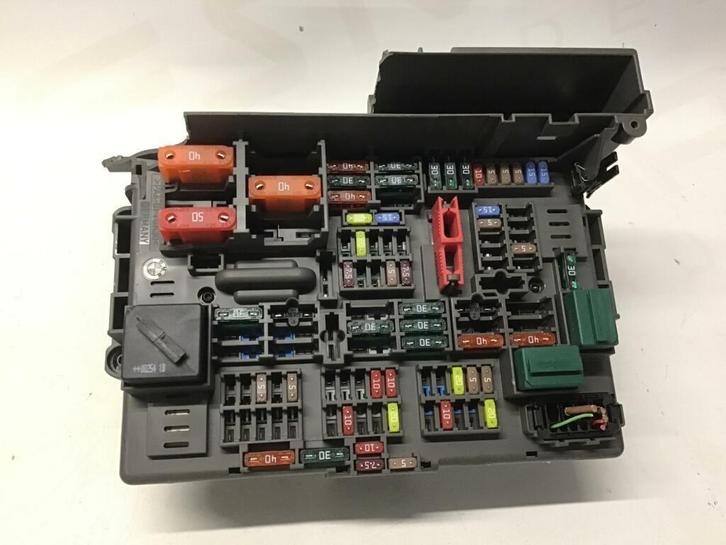 Zekeringkast BMW 1-serie E87 LCI 118i ('07-'11) 10688710, Auto-onderdelen, Elektronica en Kabels, BMW, Gebruikt, Ophalen of Verzenden