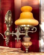 Brocante wandlamp koper met hout en olielamp kap goud antiek, Verzenden, Gebruikt, Metaal, Wandlamp met hout
