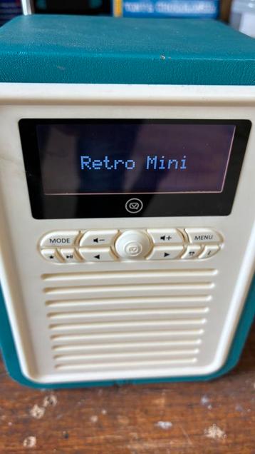 Retro Mini DAB Radio - Stijlvol en Compact! beschikbaar voor biedingen