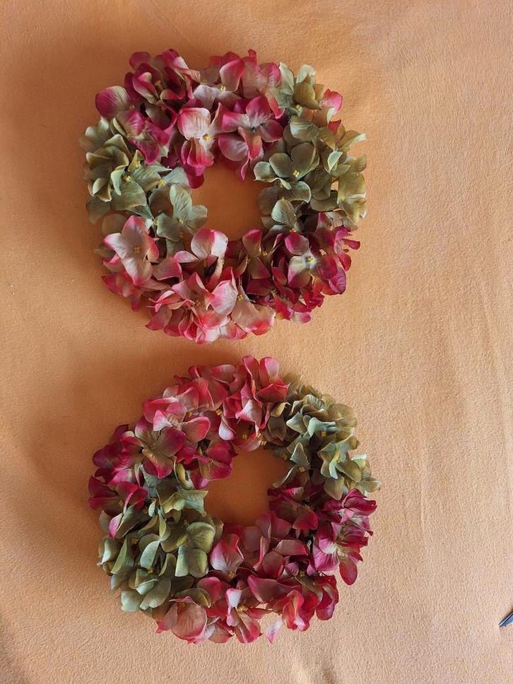 Twee Hortensia Kransen - Kunstbloemen, Huis en Inrichting, Woonaccessoires | Kransen, Zo goed als nieuw, Ophalen of Verzenden