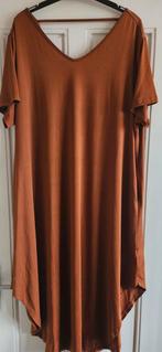Cognackleurige jurk merk EMERY ROSE maat 4XL., Ophalen, Bruin, Jurk, Nieuw