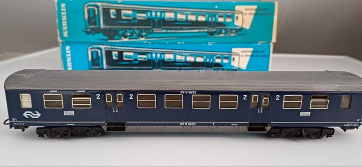 2 stuks Märklin 4049.3 D-Trein Personenrijtuig van NS, Hobby en Vrije tijd, Modeltreinen | H0, Zo goed als nieuw, Wagon, Wisselstroom