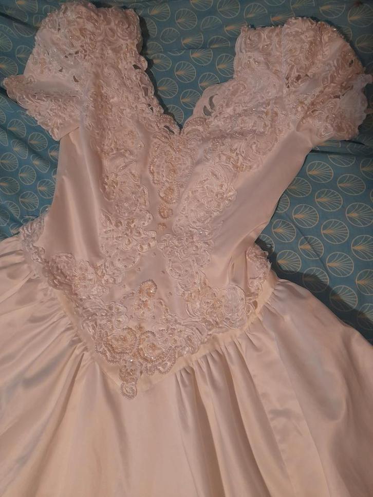 Trouwjurk met sluier - Prachtige bruidsjurk, Kleding | Dames, Trouwkleding en Trouwaccessoires, Zo goed als nieuw, Trouwjurk, Wit