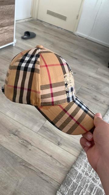 Burberry pet 1 op 1 beschikbaar voor biedingen