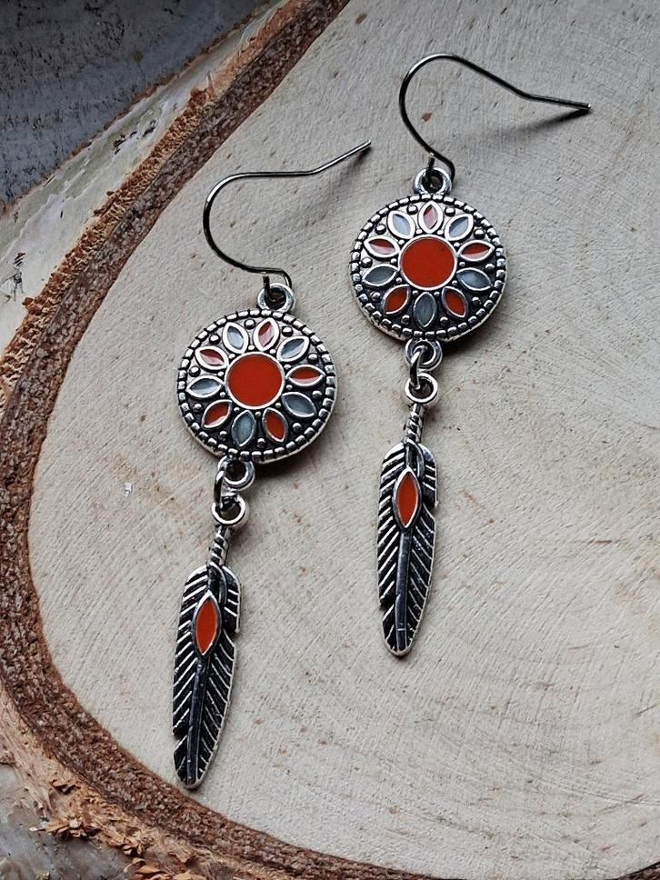 zilverkleurige boho vintage oorbellen veertje oranje, Sieraden, Tassen en Uiterlijk, Oorbellen, Nieuw, Overige materialen, Oranje
