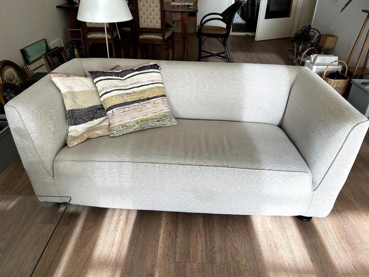 Gelderland 4850 2-zits bank in mooie lichte stof, Huis en Inrichting, Banken | Bankstellen, Gebruikt, Rechte bank, Tweepersoons